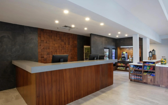 Krystal Urban Monterrey San Jerónimo
