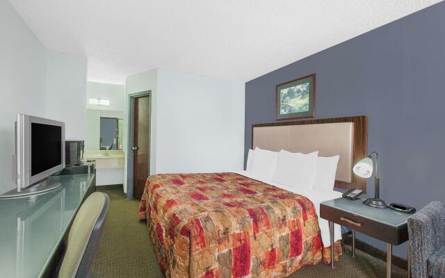 Days Inn by Wyndham Benton