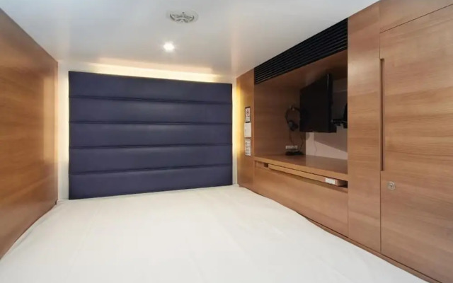 Hotel & Spa TOPOS Sendai Station - Caters to Men