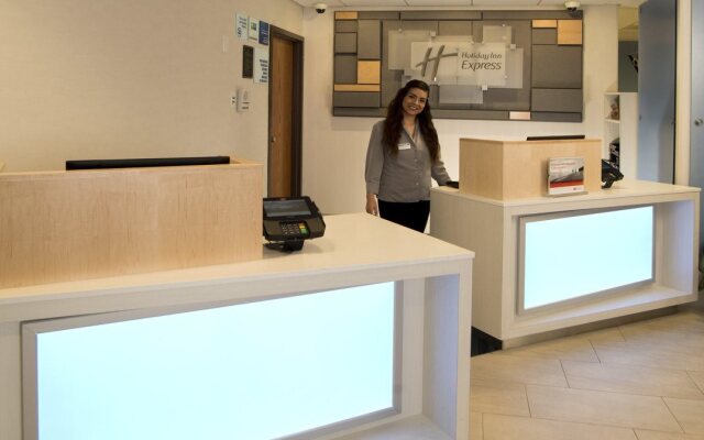 Holiday Inn Express San Antonio-Airport by IHG