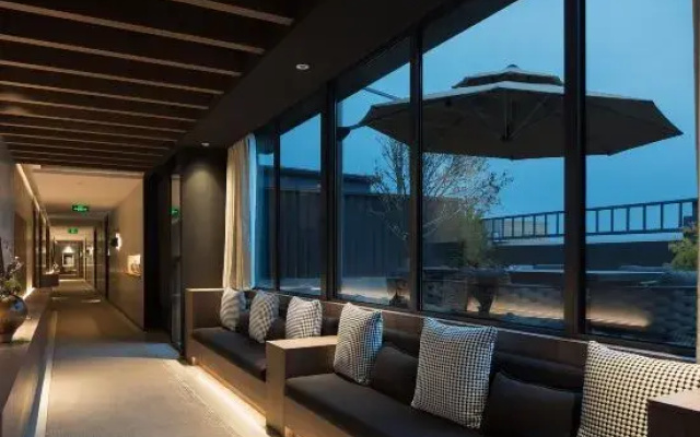 Dongjie Hotel (Chengdu University Games Sports Center Wanda Plaza)