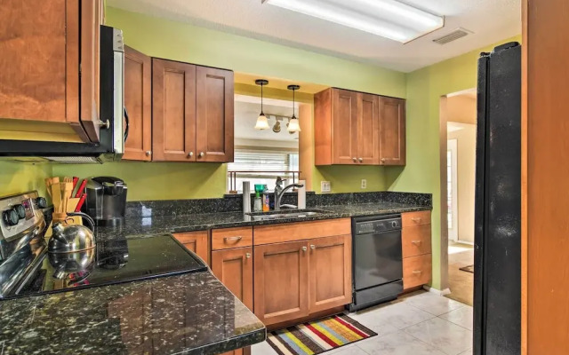 Snowbird Sanctuary w/ Covered Patio in Bradenton