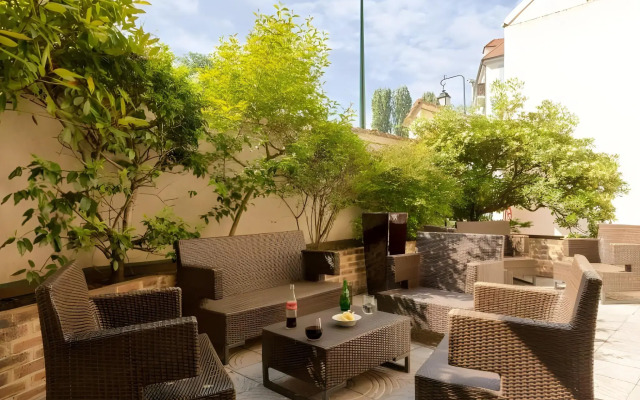 Hotel Le Cardinal Rueil Centre