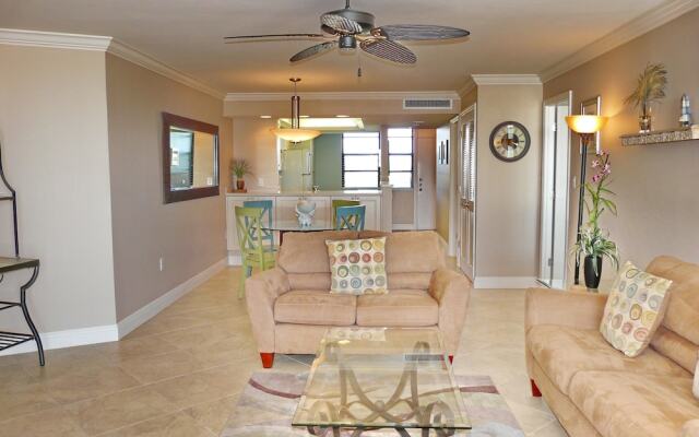 Beachfront Condo With Sw-facing Balcony and Pool