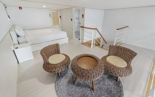 Yeosu Sunset Hostel and Pension