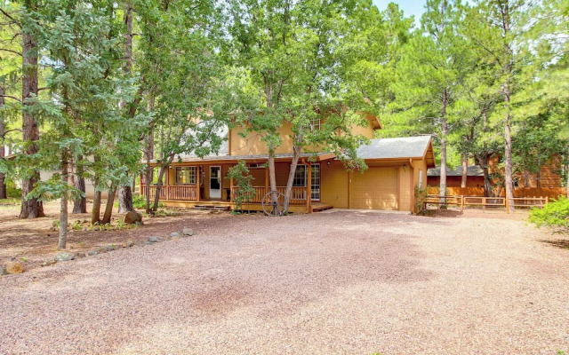 4 Mi to Lake: Pet-friendly Cabin in Pinetop