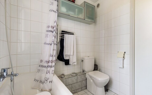 Modern Holiday Home in Monnickendam With Roofed Terrace