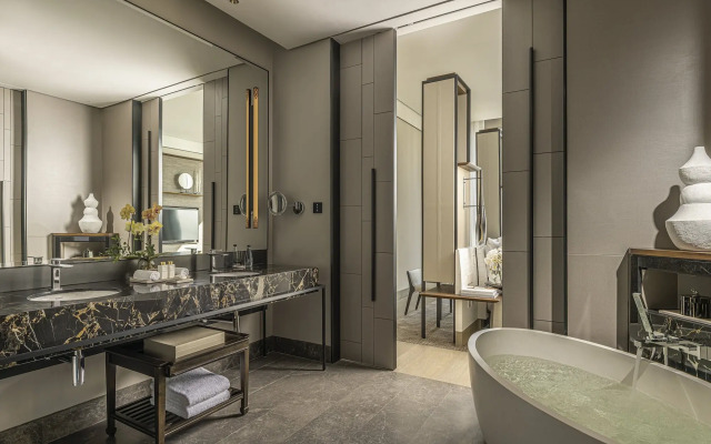 Four Seasons Hotel Bangkok at Chao Phraya River