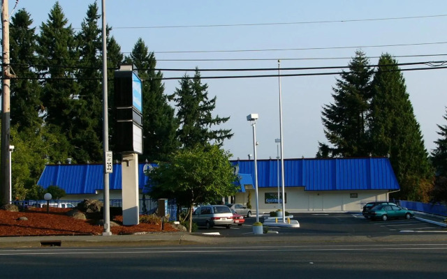 Oyster Bay Inn & Suites