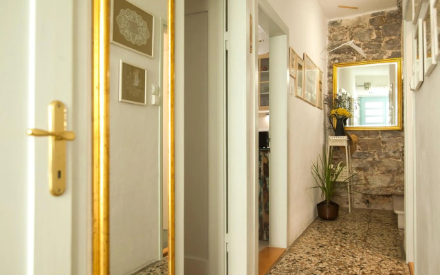 Apartment House Art Bol