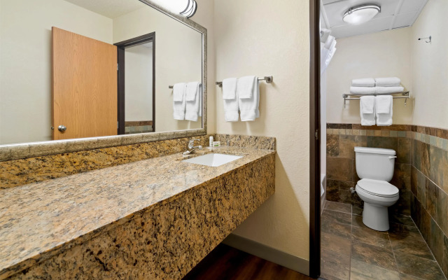 AmericInn by Wyndham Dickinson