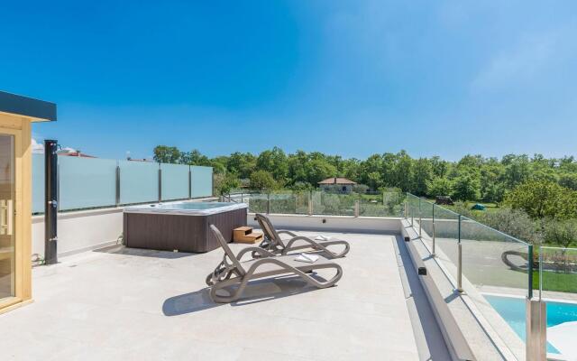 Modern holiday home in Novigrad with swimming pool