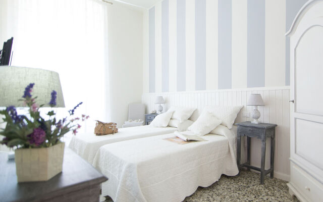 Lungomare Rooms & Charme