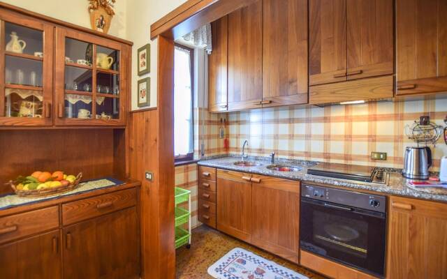 Nice Apartment in Capezzano Pianore With 3 Bedrooms and Wifi