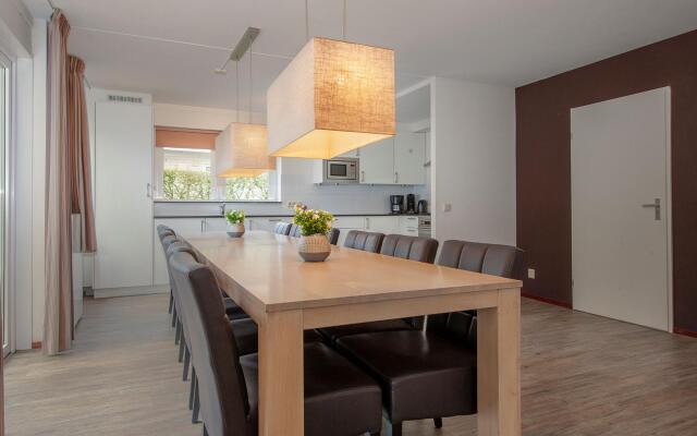 Luxurious Villa With six Bedrooms, in Green Surroundings