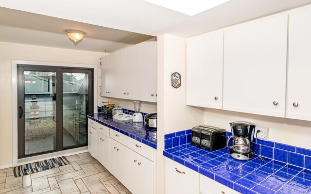 Sea Winds Unit 44 Ocean Font