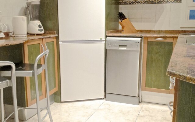 Smart 3BR balconies in historical Gothic - MACCA