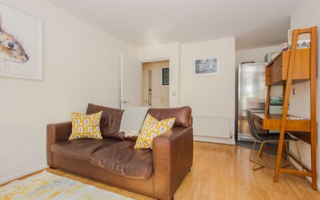 1 Bed with Balcony by Broadway Market & Columbia Road