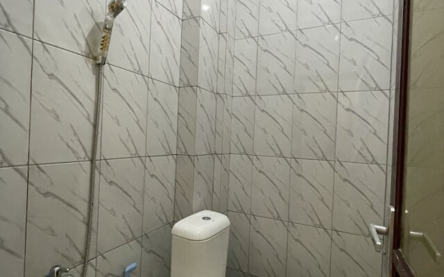 OYO 93414 Wisma Ratu Syariah Near SMP Negeri 2 Watang Pulu