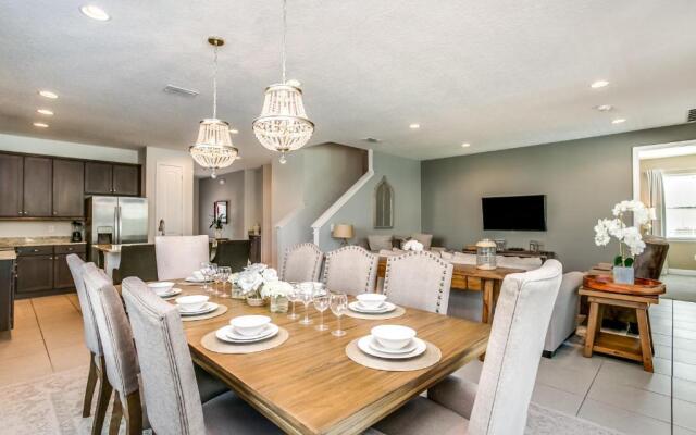 8 Bedroom Vacation Home with Pool 2114