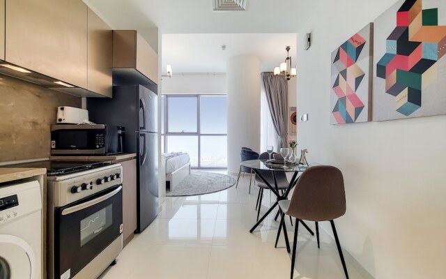 GreenFuture - Incredible Cityscape View From This Sleek Studio