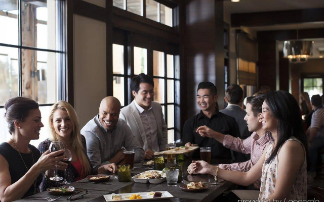 Juniper Hotel Cupertino, Curio Collection by Hilton