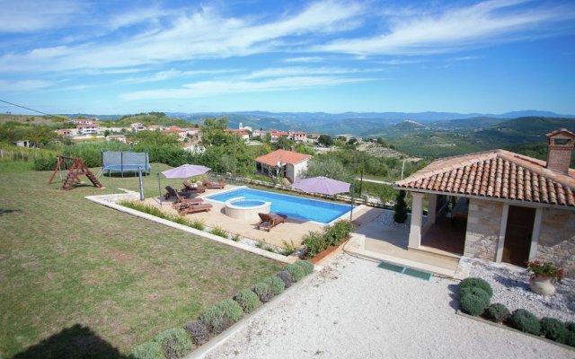 Unique Villa For Up To 8 Persons, With Pool, Jacuzzi And Beautiful Garden