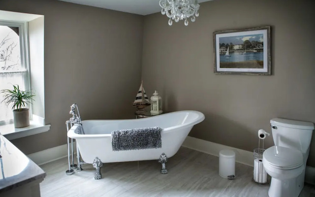 Maplehurst Manor B&B