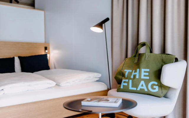 THE FLAG West M.