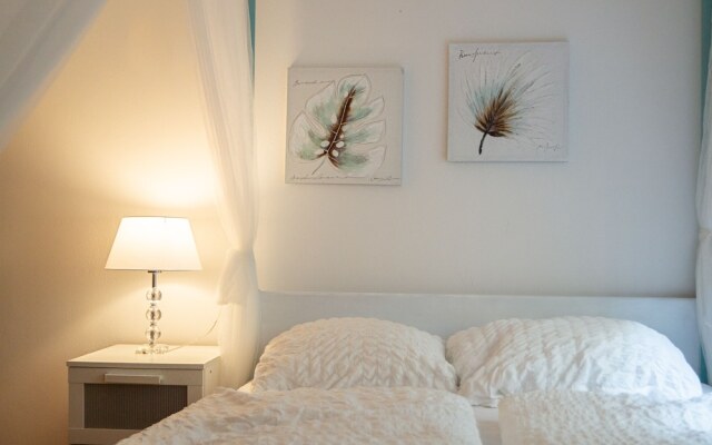 Timeless 2BR Near Downtown