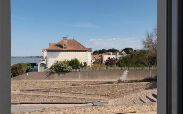 Appartement les pieds dans le sable, vue mer