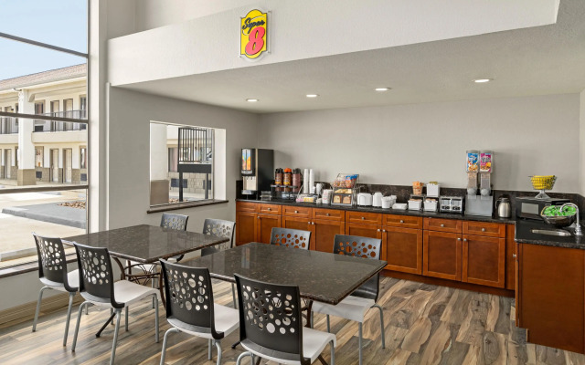 Super 8 By Wyndham Houston/Dtwn/I-610