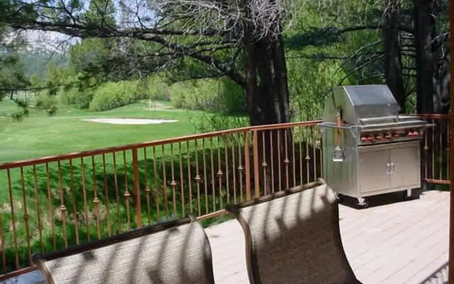 1261 Country Club Drive