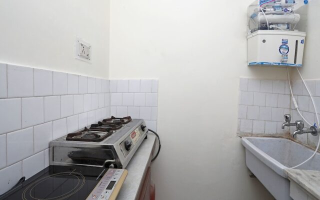 OYO 13269 Home Cozy 1RK Near Library Chowk