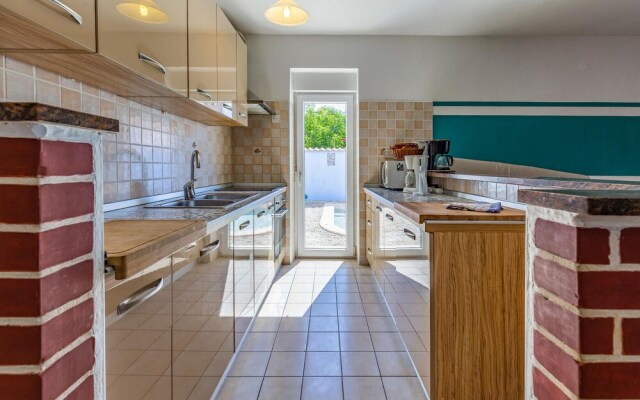 Amazing Home in Pomer With Wifi and 6 Bedrooms