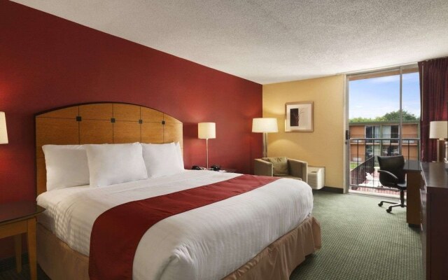 Baymont Inn and Suites Salem Roanoke Area