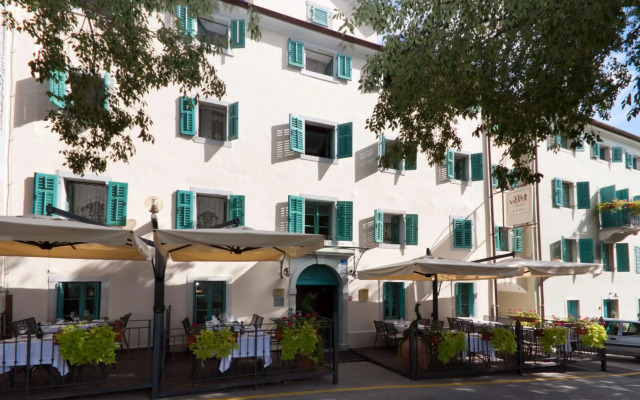 Vela Vrata Hotel