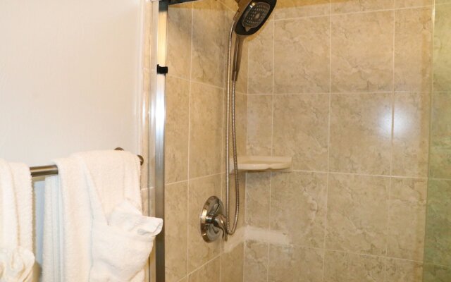 Jamaica Royale 401 - 2 Br Condo