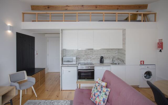 Liiiving - Mezzanine Downtown Balcony