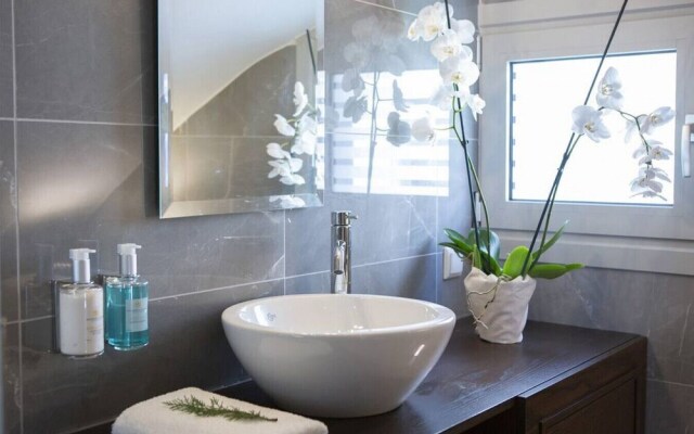 Villa O OFF White in Lefkada