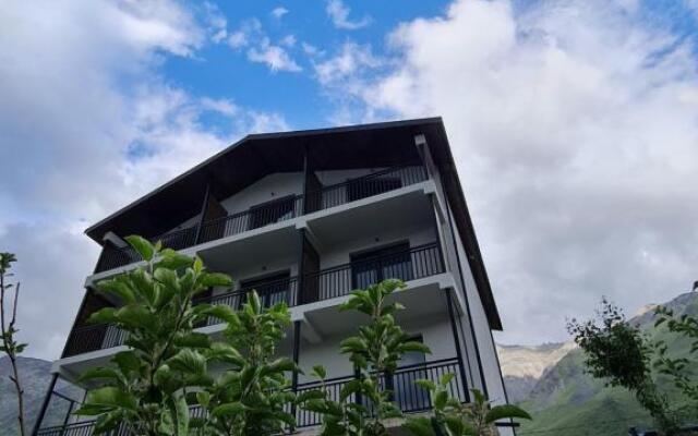 Kazbegi 4U