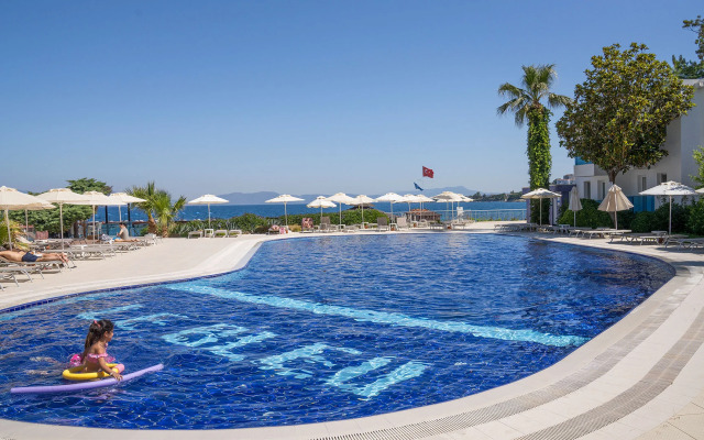 Le Bleu Hotel & Resort