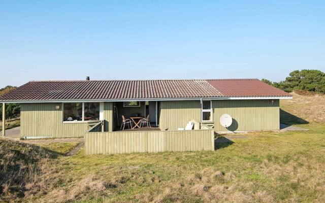 Tranquil Beach Cottage in Rindby-by Traum