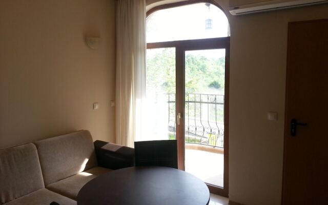 Menada Green Hills Apartments
