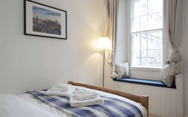 Central 2 Bedroom Flat In Edinburgh