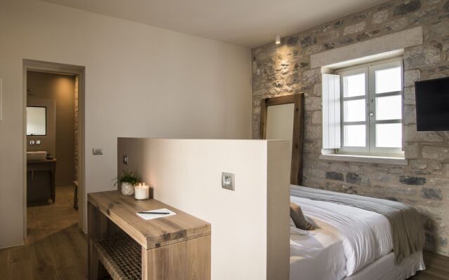 BASSA MAINA Villas & Suites