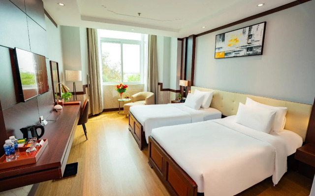 Van Phat Riverside Hotel