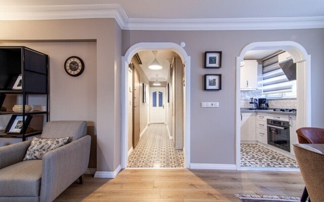 Modern Flat Close to Istiklal Street With Balcony