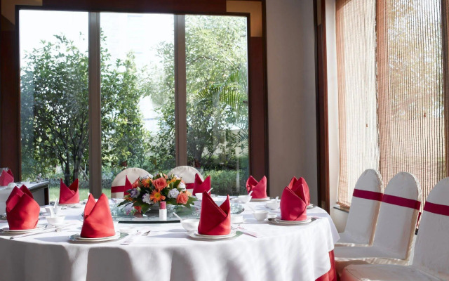 Parklane Hotel