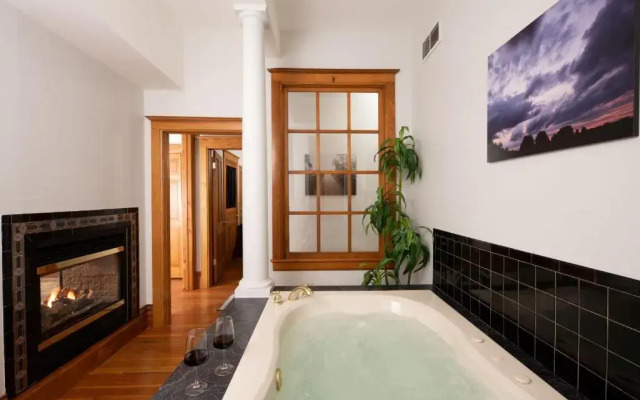 Renaissance Riverboat Suites And Rooms